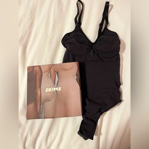 Skims Seamless Sculpt Thong Bodysuit Size S/M